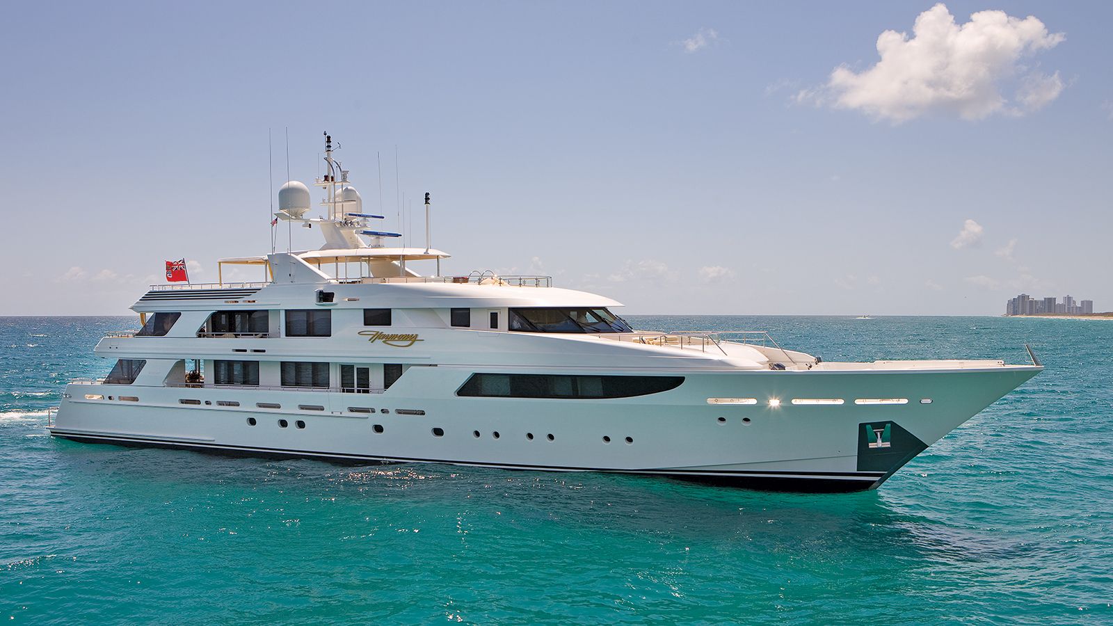 Discounted charter rate on motor yacht Harmony